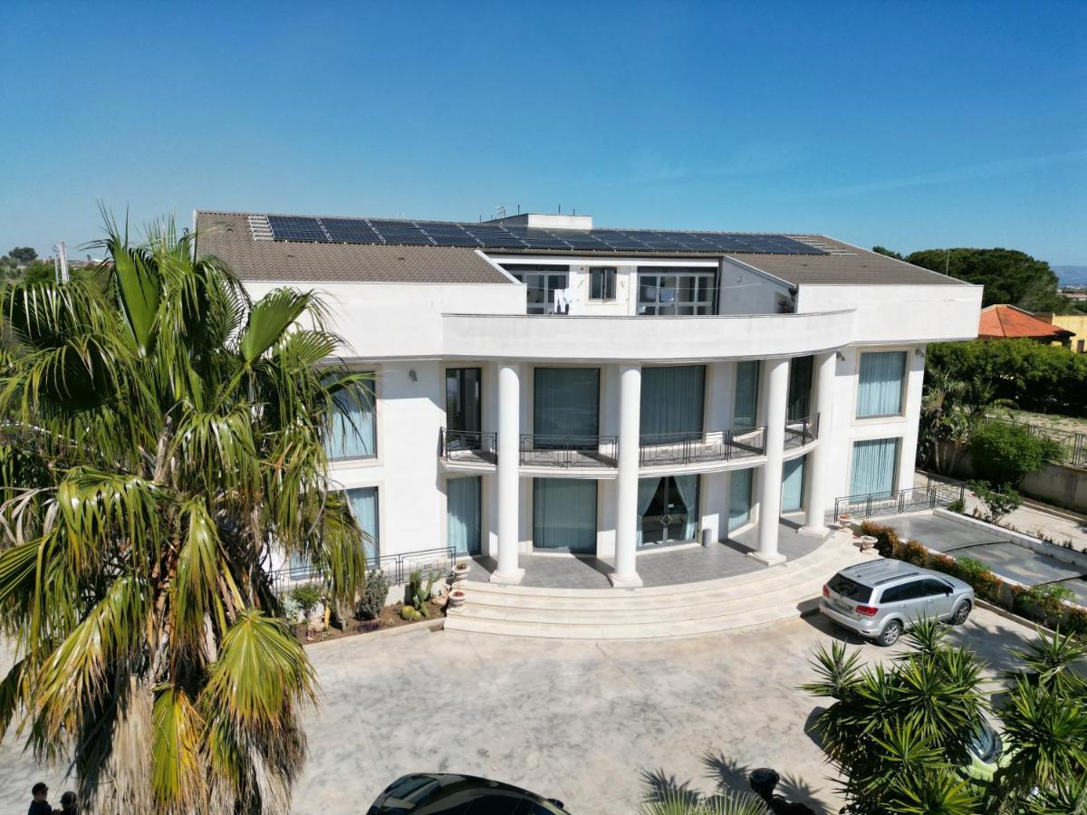 باكينو Villa Floyd Charming Rooms B&B المظهر الخارجي الصورة