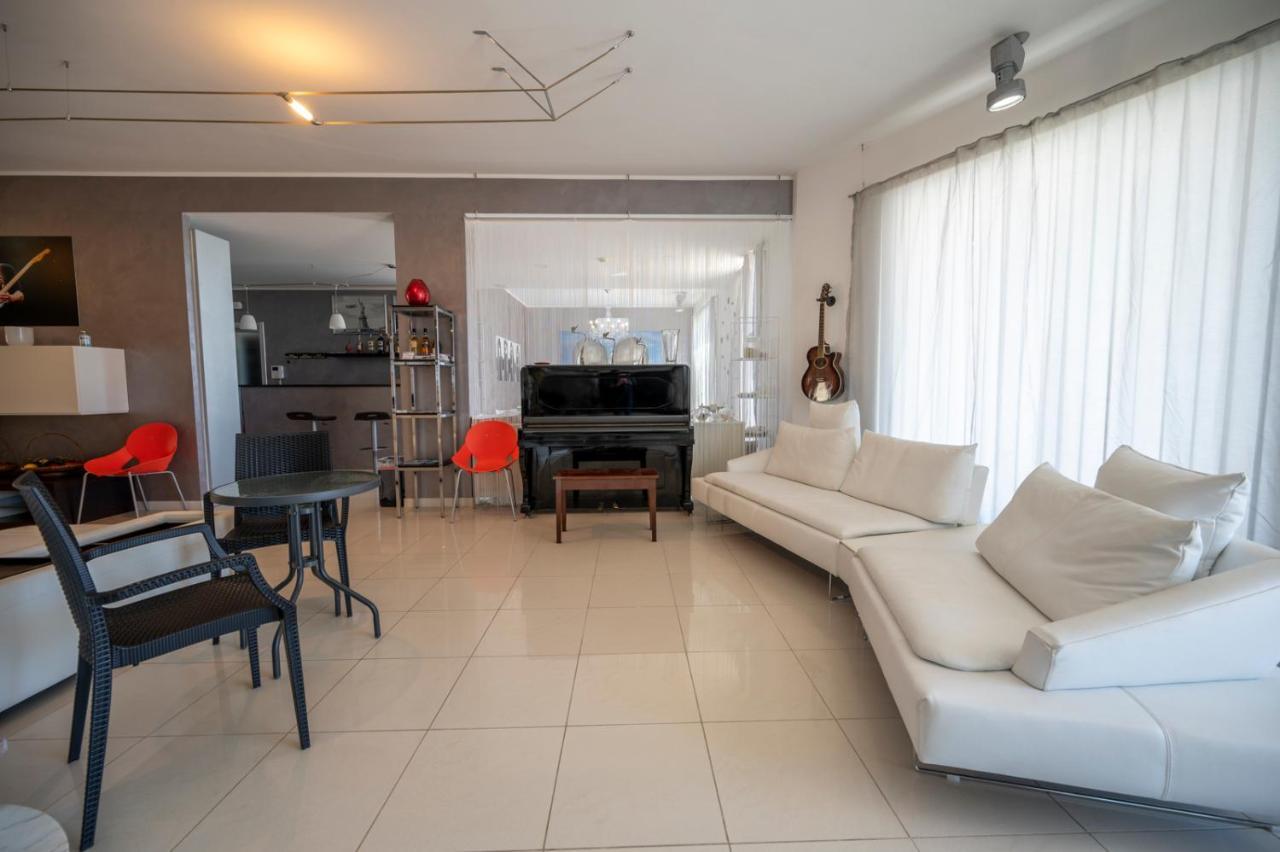 باكينو Villa Floyd Charming Rooms B&B المظهر الخارجي الصورة