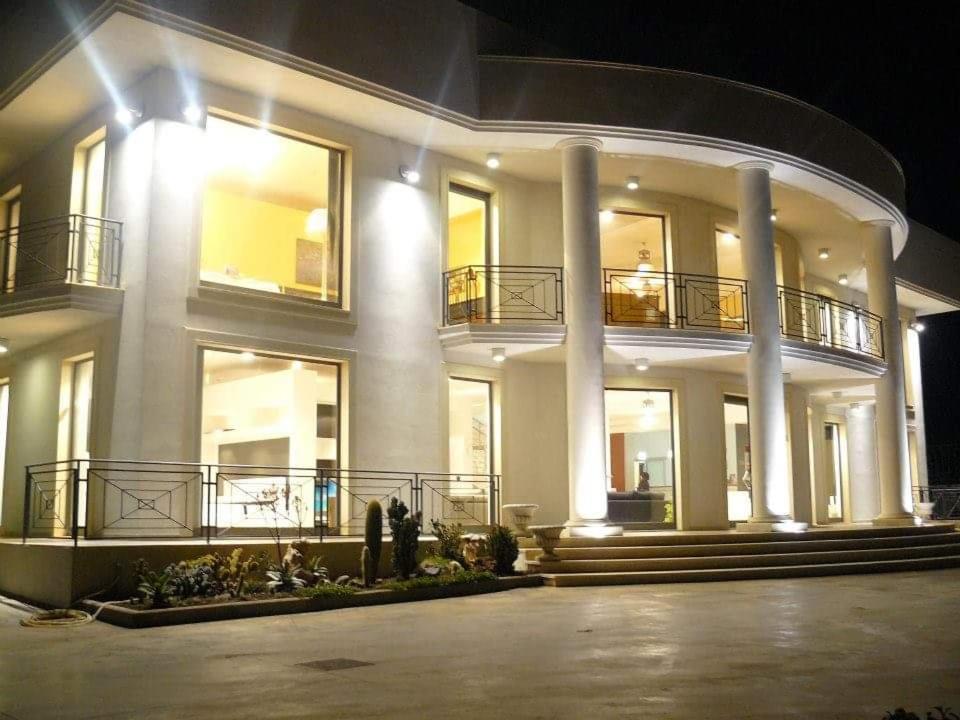 باكينو Villa Floyd Charming Rooms B&B المظهر الخارجي الصورة